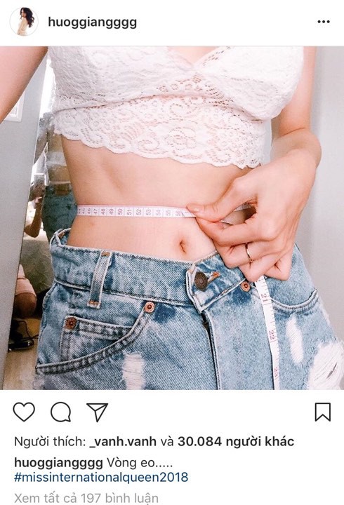 Khoe ảnh chụp vòng eo 56cm, phải chăng Hương Giang muốn soán ngôi Ngọc Trinh?