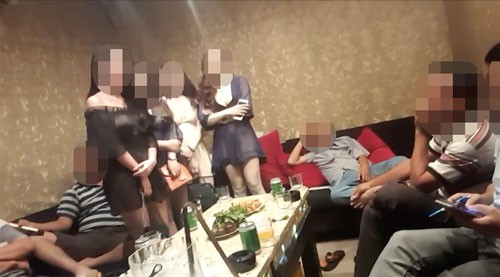 Thác loạn bên trong các nhà hàng: Xử lý nhiều lần vẫn vi phạm