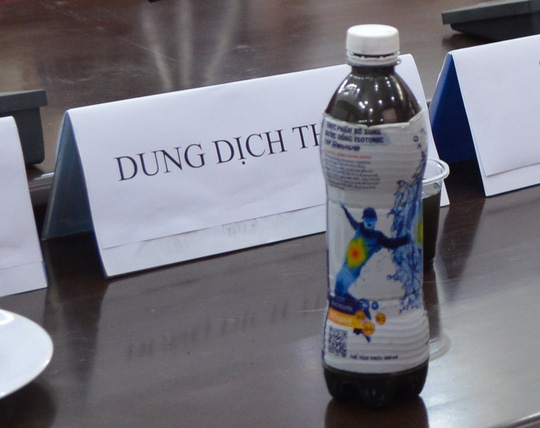 Rợn người xem quy trình sản xuất, trộn tạp chất nhuộm than pin vào hồ tiêu