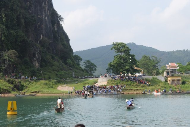 Hội cực lạ: Háo hức tìm cá trắm to, body đẹp Hội cực lạ: Háo hức tìm cá trắm to, body đẹp