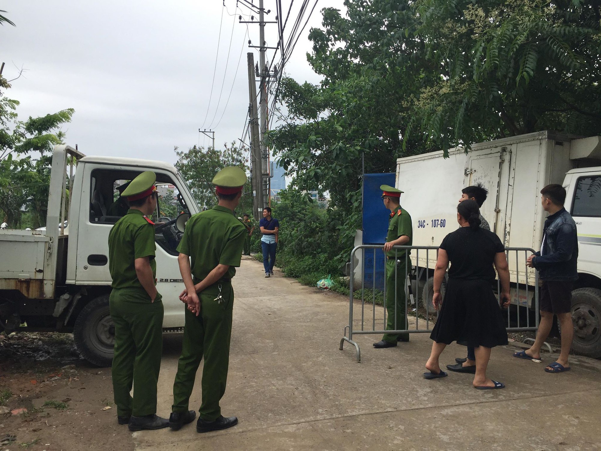 Thực nghiệm hiện trường vụ nam sinh viên bị sát hại, vứt xác phi tang trong bụi chuối