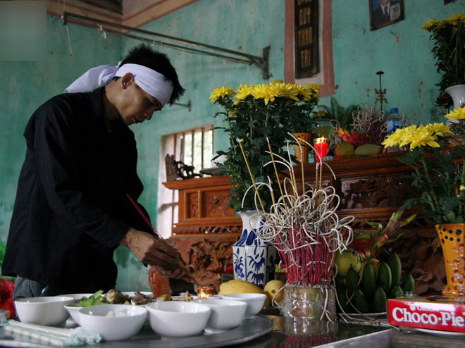 Người mẹ trẻ bị sét đánh tử vong: Con trai 45 ngày tuổi liên tục mớm miệng tìm sữa mẹ