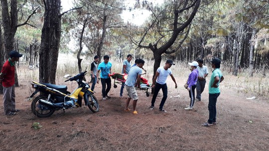 Nam thanh niên bị treo lủng lẳng trên cây bên lá thư tuyệt mệnh