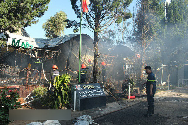 Cháy quán cà phê ở Đà Lạt, nhiều xe cổ quý hiếm bị thiêu rụi