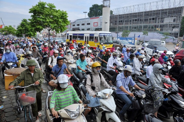 Hà Nội chưa thoát khỏi vòng luẩn quẩn nhồi chung cư vào nội thành?