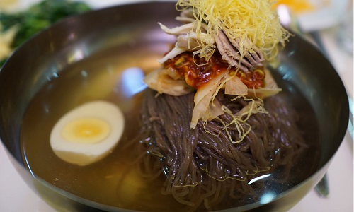 Món mỳ lạnh cháy hàng ở Hàn Quốc sau hội nghị thượng đỉnh liên Triều