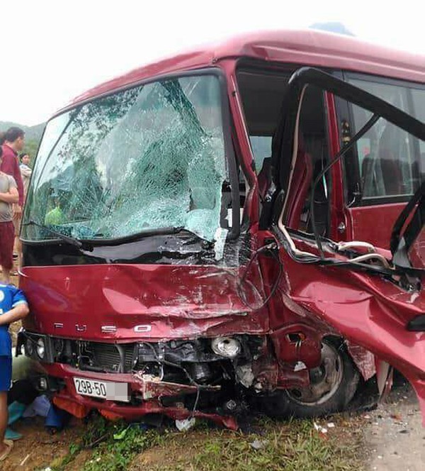 Bắc Kạn: Lái xe 4 chỗ tử vong sau khi va chạm với ô tô khách