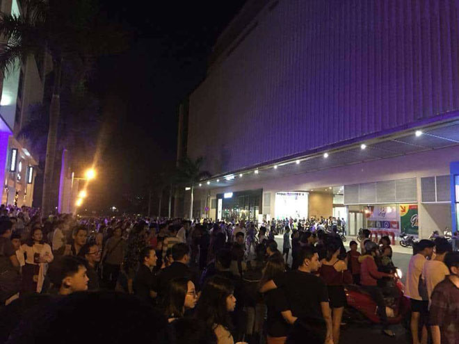 Trăm người tháo chạy khỏi trung tâm thương mại tại khu nhà giàu ở Sài Gòn