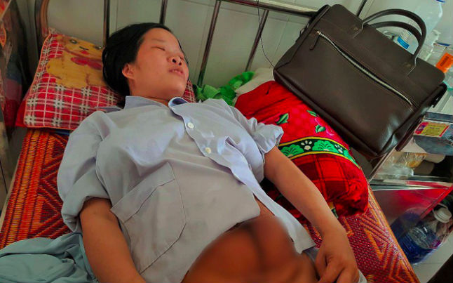 Sản phụ bị nhiễm trùng vết mổ sau khi phẫu thuật sinh hai bé sinh đôi nặng 6kg