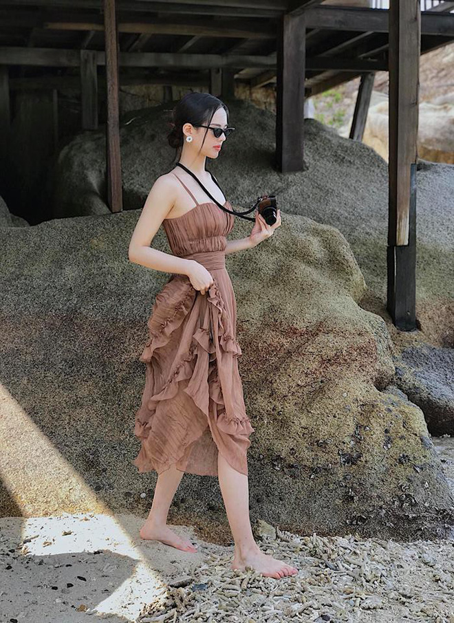 Ngắm street style du lịch đẹp quên lối về của sao Việt để tìm ý tưởng diện đồ cho chuyến du lịch cuối tuần