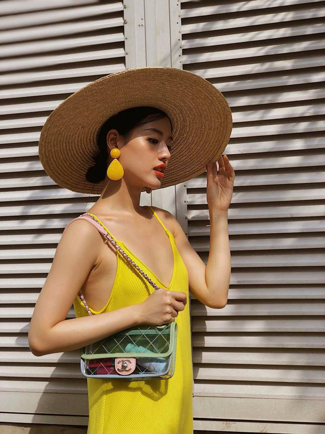 Ngắm street style du lịch đẹp quên lối về của sao Việt để tìm ý tưởng diện đồ cho chuyến du lịch cuối tuần