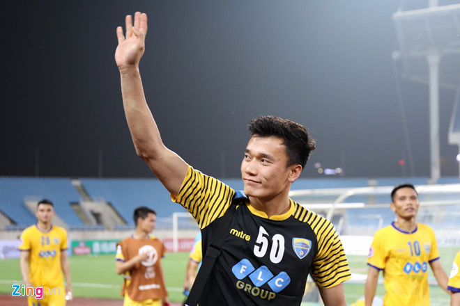 Bùi Tiến Dũng tái xuất ấn tượng, CLB Thanh Hóa vào tứ kết cúp quốc gia