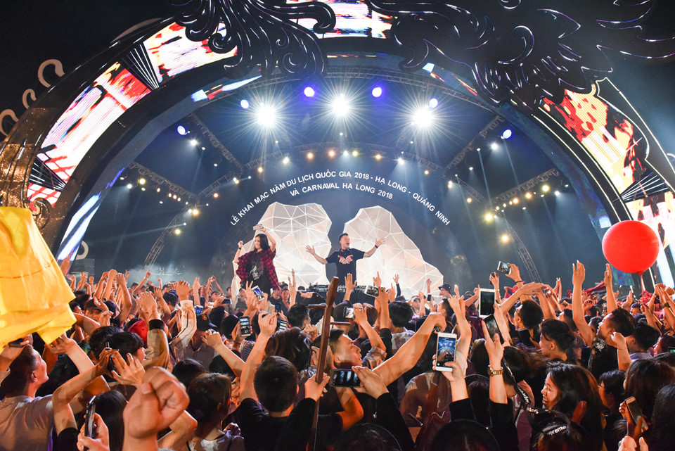 Đêm hội Carnaval Hạ Long tràn ngập màu sắc