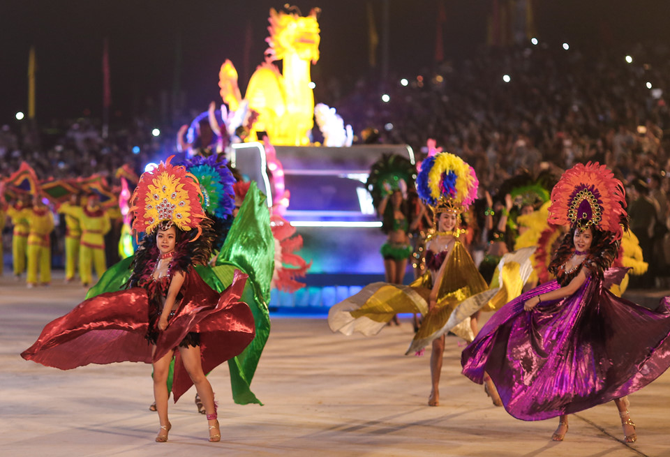 Đêm hội Carnaval Hạ Long tràn ngập màu sắc