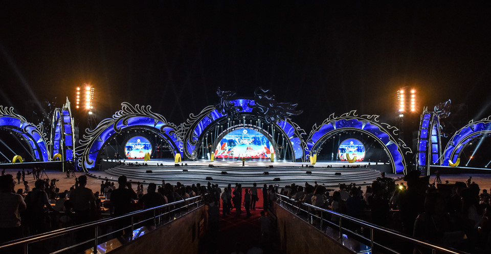 Đêm hội Carnaval Hạ Long tràn ngập màu sắc