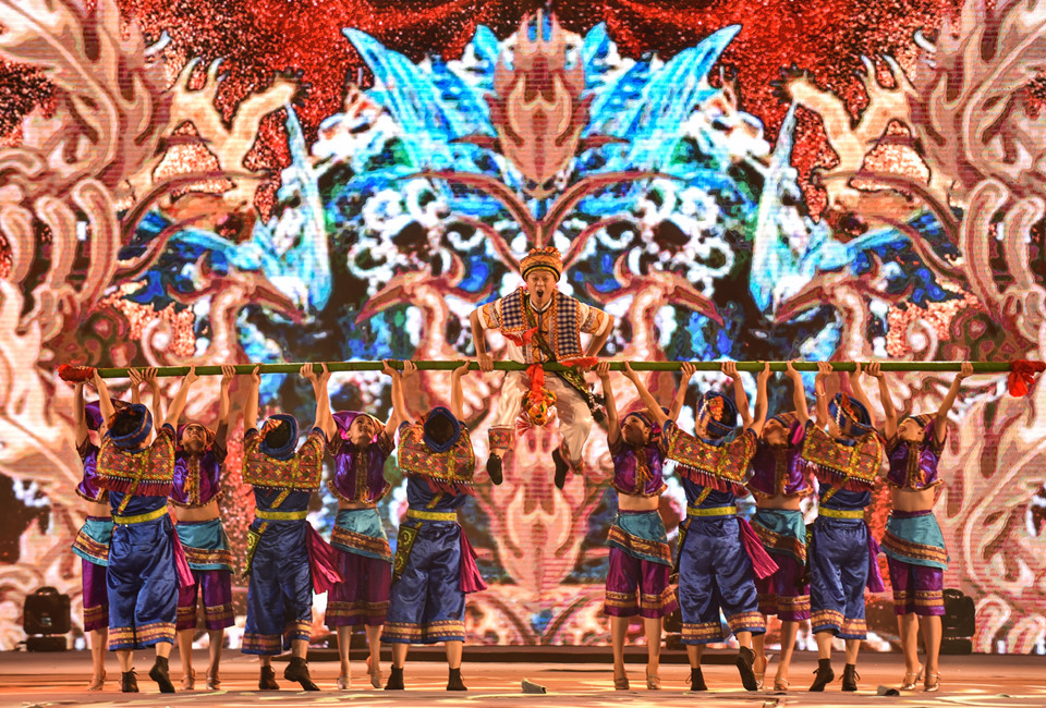 Đêm hội Carnaval Hạ Long tràn ngập màu sắc