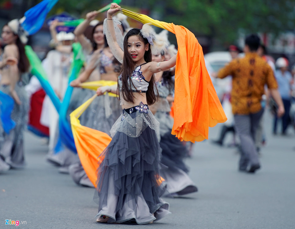 Lễ hội đường phố đặc sắc tại Festival Huế