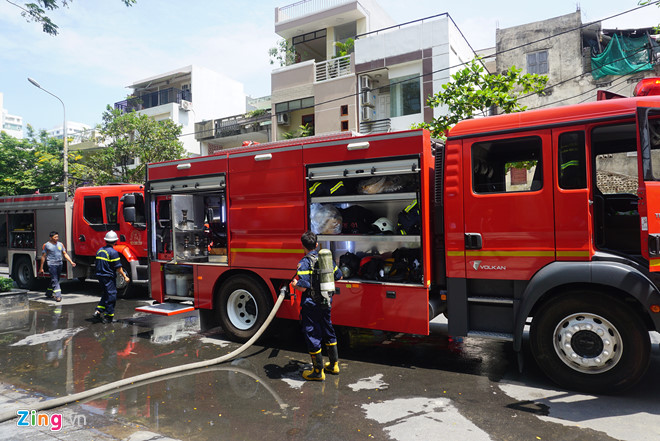 Nhiều người tháo chạy khi máy lạnh ở chung cư 26 tầng bốc cháy