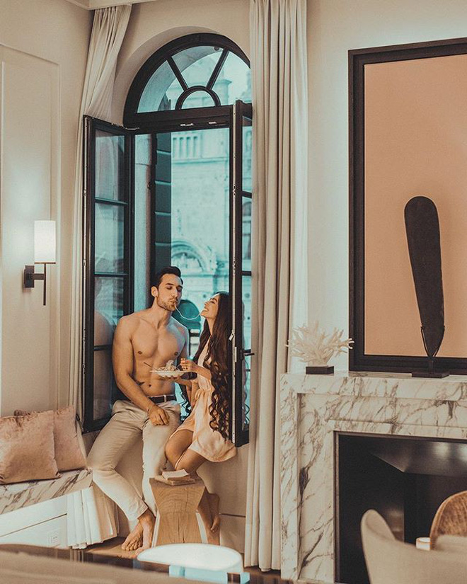 Cô gái gốc Việt khiến dân tình phát ghen vì xinh như công chúa tóc mây lại có người yêu đẹp trai như hoàng tử