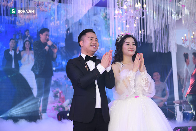 Đám cưới Hữu Công và con gái Mr Đàm: Dân làng ùa ra xem Mr Đàm, Lam Trường hát chúc mừng