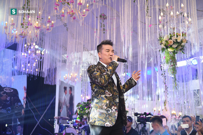 Đám cưới Hữu Công và con gái Mr Đàm: Dân làng ùa ra xem Mr Đàm, Lam Trường hát chúc mừng