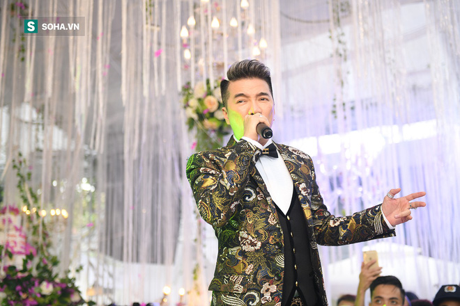 Đám cưới Hữu Công và con gái Mr Đàm: Dân làng ùa ra xem Mr Đàm, Lam Trường hát chúc mừng