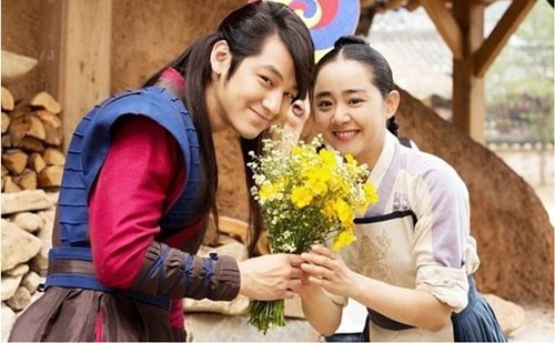 Chàng Gốm: Kim Bum: Có tài, có sắc vẫn mãi loay hoay tìm danh vọng và chuyện tình gây tranh cãi với 2 mỹ nhân Chàng Gốm: Kim Bum: Có tài, có sắc vẫn mãi loay hoay tìm danh vọng và chuyện tình gây tranh cãi với 2 mỹ nhân