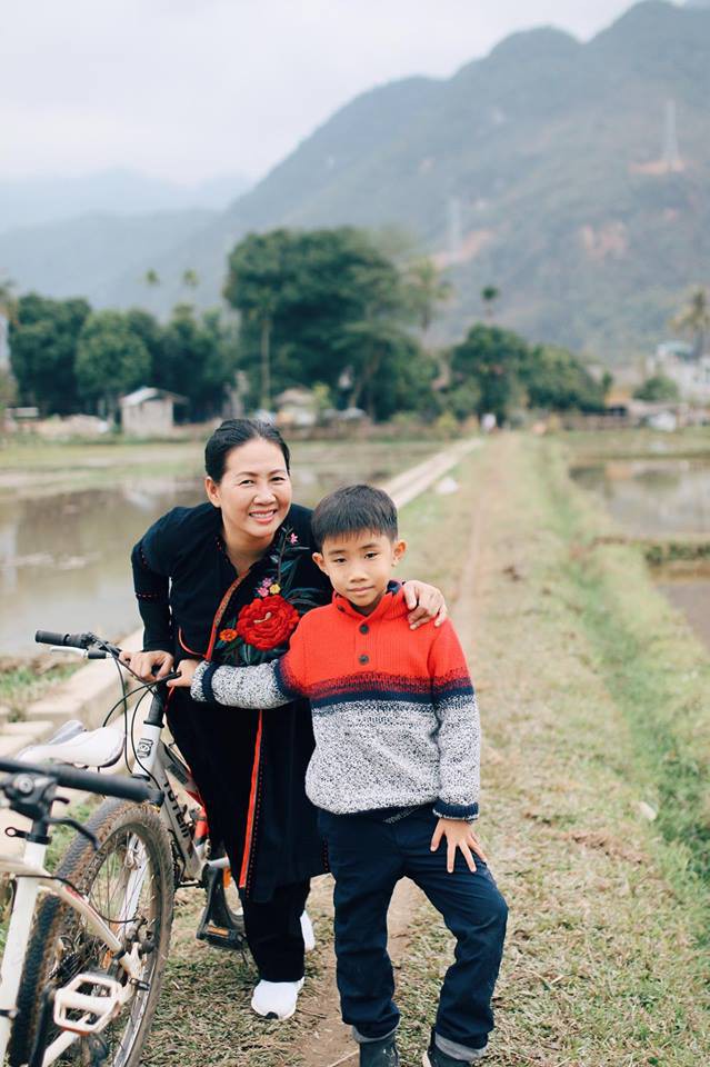 Nữ Giám đốc làm mẹ đơn thân tiếp tục gây bão MXH khi chia sẻ quan điểm: Sự nuông chiều của cha mẹ tạo nên những đứa con vô ơn Nữ Giám đốc làm mẹ đơn thân tiếp tục gây bão MXH khi chia sẻ quan điểm: Sự nuông chiều của cha mẹ tạo nên những đứa con vô ơn