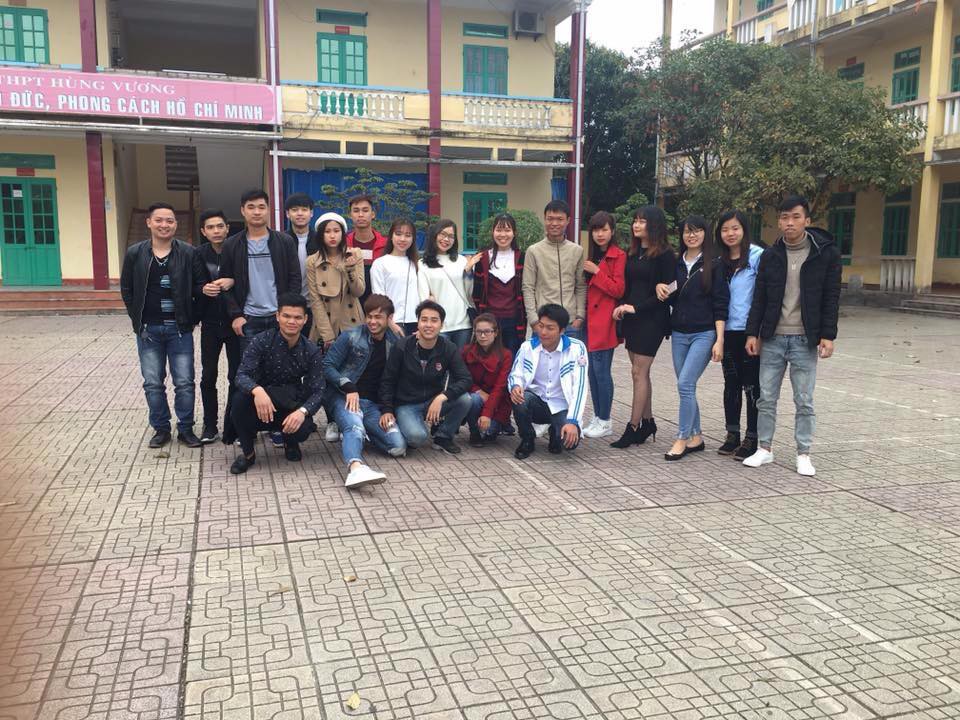 Chuyện xúc động phía sau chiếc áo trắng vẽ đủ mặt 50 thành viên trong lớp: Nhớ quá cấp 3 ơi! Chuyện xúc động phía sau chiếc áo trắng vẽ đủ mặt 50 thành viên trong lớp: Nhớ quá cấp 3 ơi!