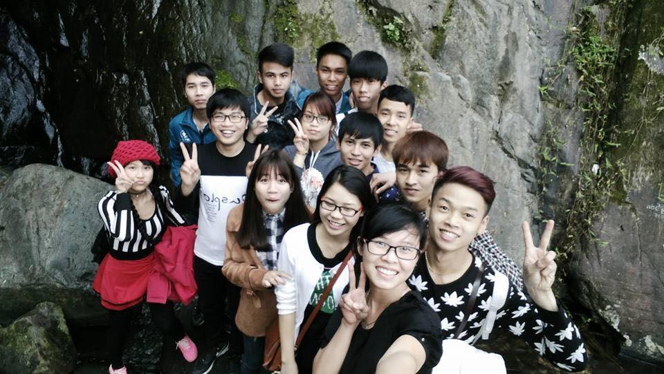 Chuyện xúc động phía sau chiếc áo trắng vẽ đủ mặt 50 thành viên trong lớp: Nhớ quá cấp 3 ơi!