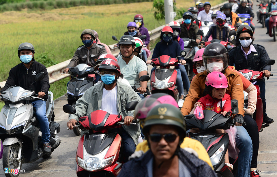 Trạm thu phí ở Vũng Tàu xả cửa vì người dân ùn ùn đi nghỉ lễ