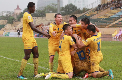 Tuyển thủ U23 Việt Nam giúp SLNA loại TP HCM ở Cúp Quốc gia