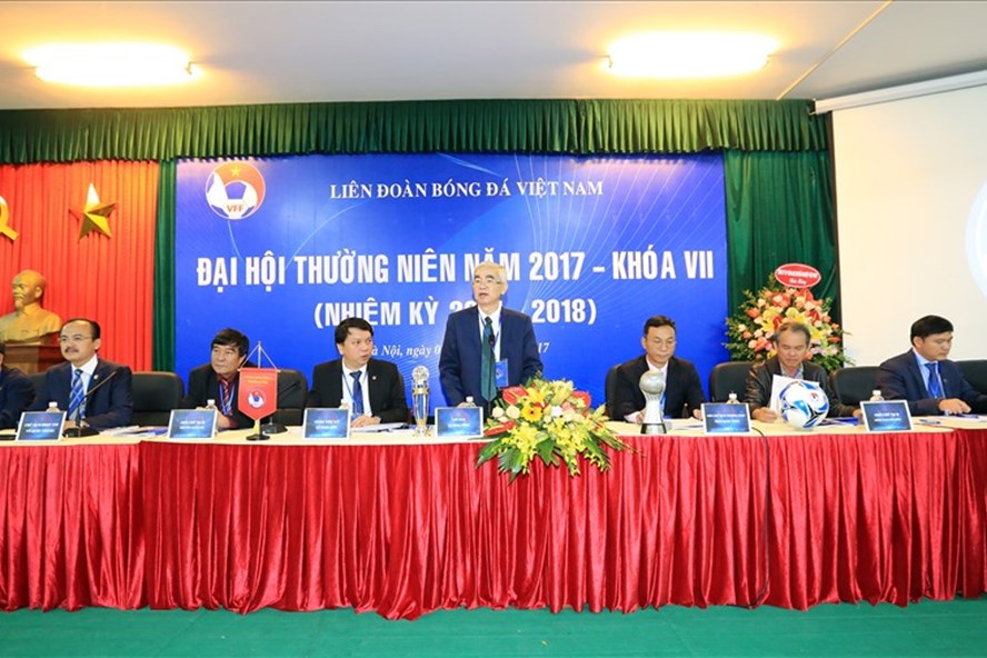 Bầu Đức, bầu Tú xin rút, VFF hết nhiệm kỳ doanh nhân?