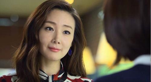 Mất chồng vào tay máy bay bà già U50 còn bị trêu tức bằng clip nóng