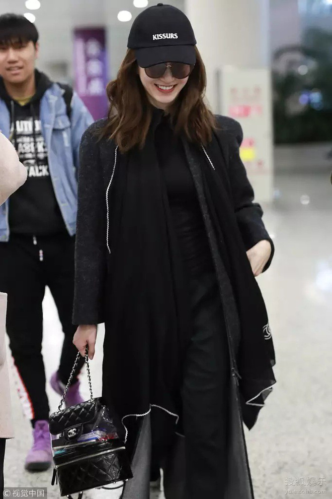 Balo nhựa trong như trẻ con có giá gần trăm triệu mà cả Kỳ Duyên, Mai Phương Thúy và Kylie Jenner đều mê