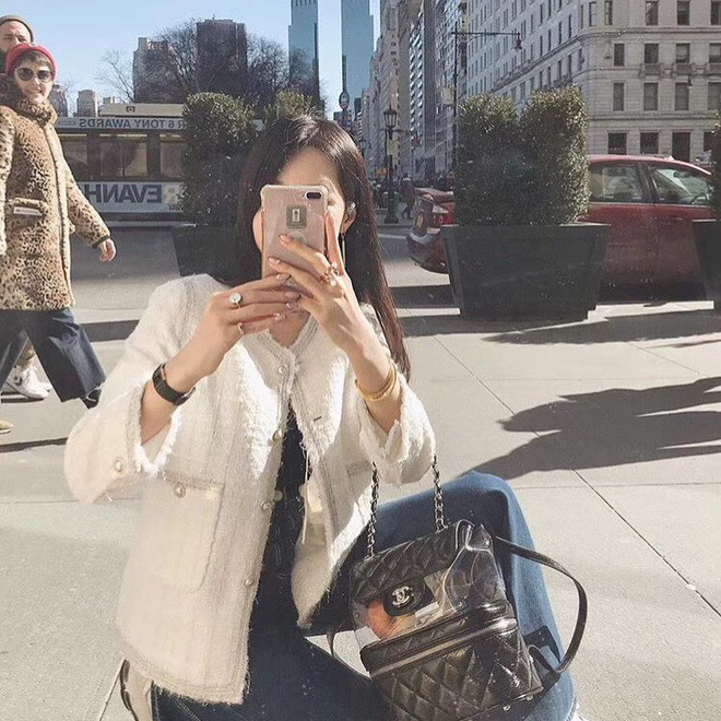 Balo nhựa trong như trẻ con có giá gần trăm triệu mà cả Kỳ Duyên, Mai Phương Thúy và Kylie Jenner đều mê Balo nhựa trong như trẻ con có giá gần trăm triệu mà cả Kỳ Duyên, Mai Phương Thúy và Kylie Jenner đều mê