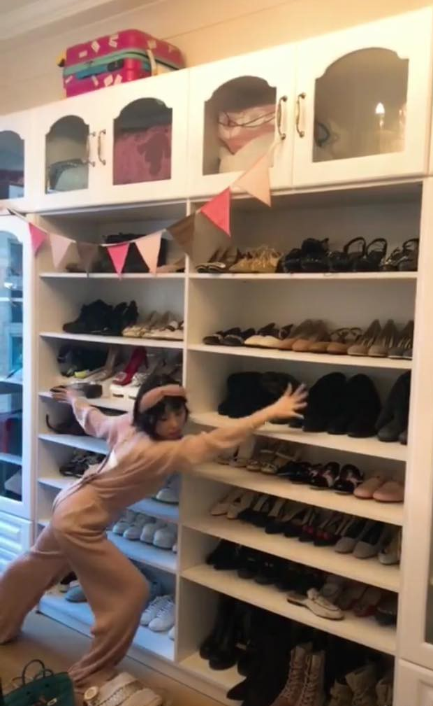 Câu nói gây ám ảnh nhất lễ này: Chờ tí em thay đồ sắp xong rồi và đây là nguyên nhân!