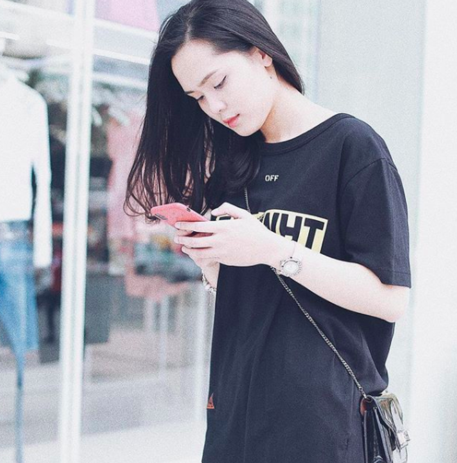 Followers của Quỳnh Anh Shyn cao gấp 10 lần thế mà lượt like ảnh cũng chỉ xấp xỉ bạn gái Duy Mạnh U23!
