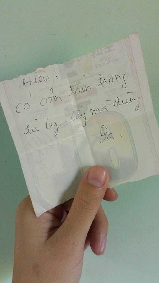 Điện thoại có xịn xò bao nhiêu chăng nữa thì bố mẹ vẫn cứ thích viết giấy dặn dò con cái thế này đây!