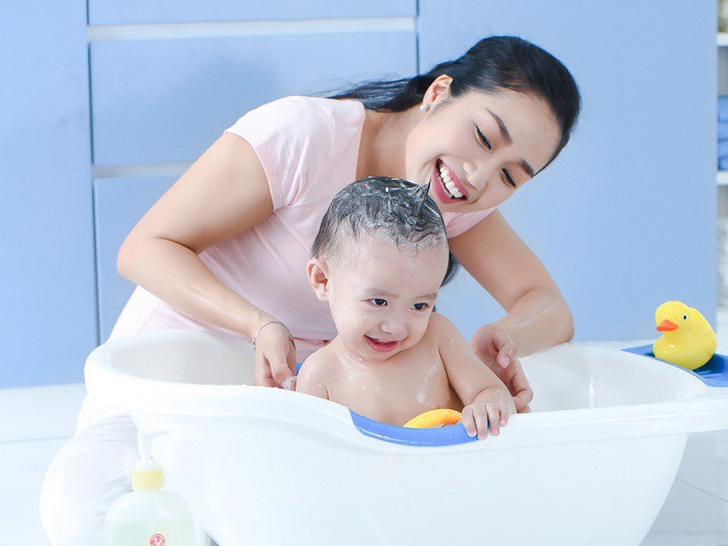 Cô gái bị ném đá vì chỉ ở nhà chờ chồng cho tiền tiêu vẫn đòi ly hôn, nhưng ít ai hiểu sự thật đằng sau