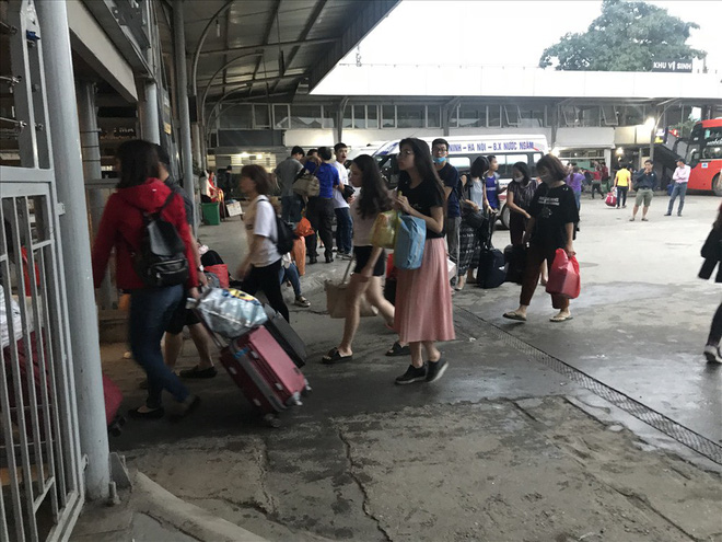 Người dân mệt nhoài trở lại thành phố sau kỳ nghỉ lễ 30/4 Người dân mệt nhoài trở lại thành phố sau kỳ nghỉ lễ 30/4