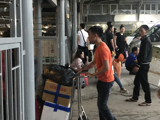 Người dân mệt nhoài trở lại thành phố sau kỳ nghỉ lễ 30/4 Người dân mệt nhoài trở lại thành phố sau kỳ nghỉ lễ 30/4