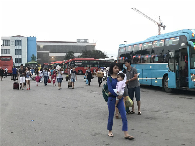 Người dân mệt nhoài trở lại thành phố sau kỳ nghỉ lễ 30/4 Người dân mệt nhoài trở lại thành phố sau kỳ nghỉ lễ 30/4