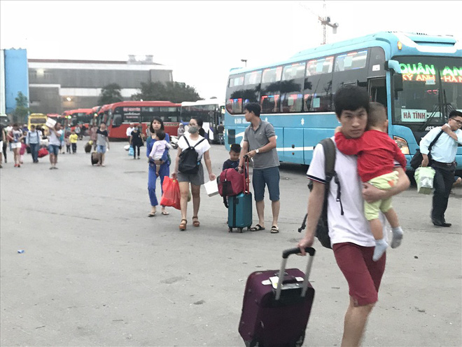 Người dân mệt nhoài trở lại thành phố sau kỳ nghỉ lễ 30/4 Người dân mệt nhoài trở lại thành phố sau kỳ nghỉ lễ 30/4