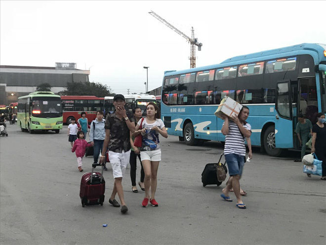 Người dân mệt nhoài trở lại thành phố sau kỳ nghỉ lễ 30/4 Người dân mệt nhoài trở lại thành phố sau kỳ nghỉ lễ 30/4