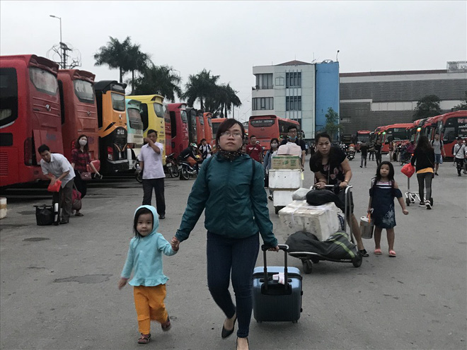 Người dân mệt nhoài trở lại thành phố sau kỳ nghỉ lễ 30/4 Người dân mệt nhoài trở lại thành phố sau kỳ nghỉ lễ 30/4