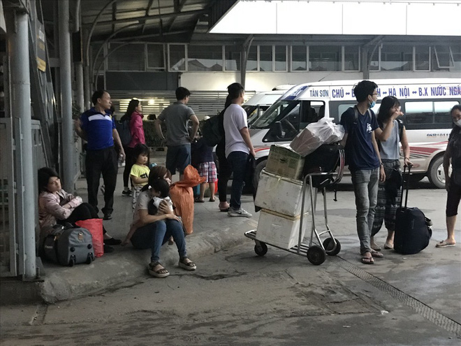 Người dân mệt nhoài trở lại thành phố sau kỳ nghỉ lễ 30/4 Người dân mệt nhoài trở lại thành phố sau kỳ nghỉ lễ 30/4