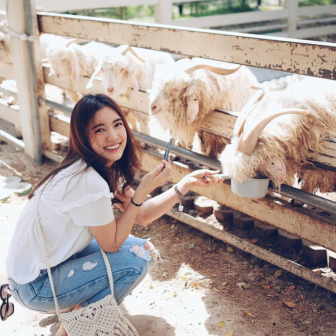 Loạt ảnh bắt trọn thần thái đỉnh cao và nụ cười toả nắng của nàng thơ Thái Lan