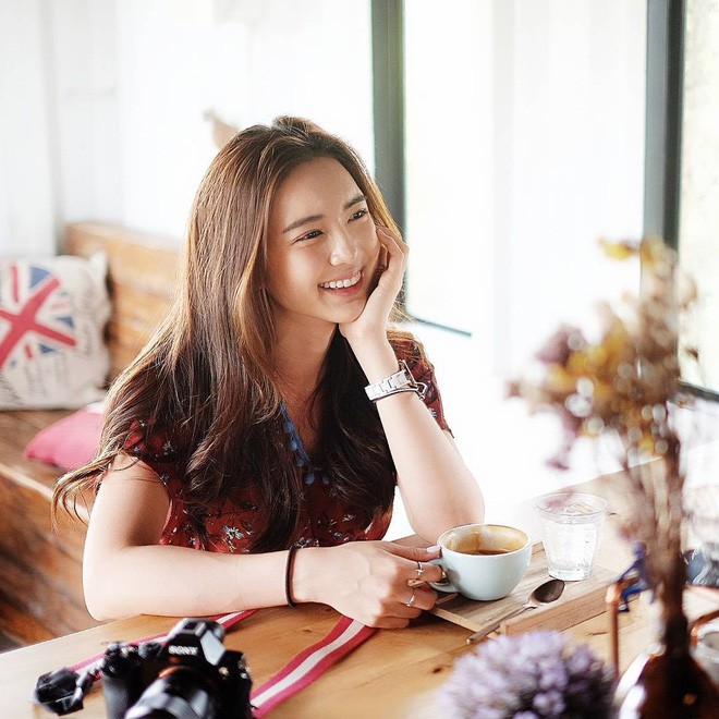 Loạt ảnh bắt trọn thần thái đỉnh cao và nụ cười toả nắng của nàng thơ Thái Lan Loạt ảnh bắt trọn thần thái đỉnh cao và nụ cười toả nắng của nàng thơ Thái Lan