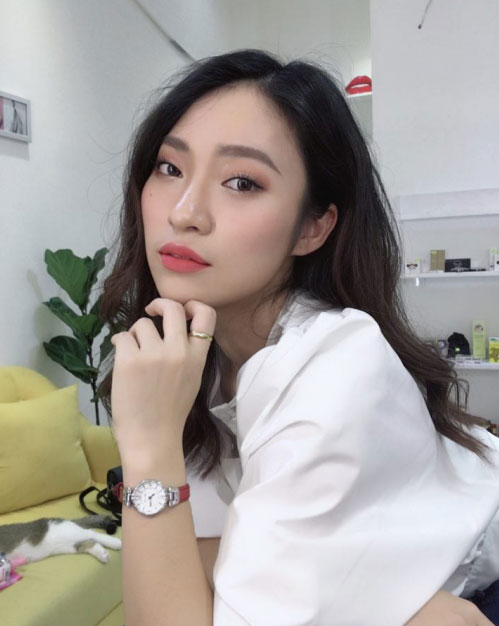 Để ý mới thấy dạo này trông Khánh Vy ra dáng quá, thần thái quyến rũ chẳng thua kém gì ai! Để ý mới thấy dạo này trông Khánh Vy ra dáng quá, thần thái quyến rũ chẳng thua kém gì ai!